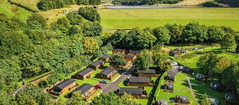 Dovestone Secluded Luxury Lodges - Pets Welcome