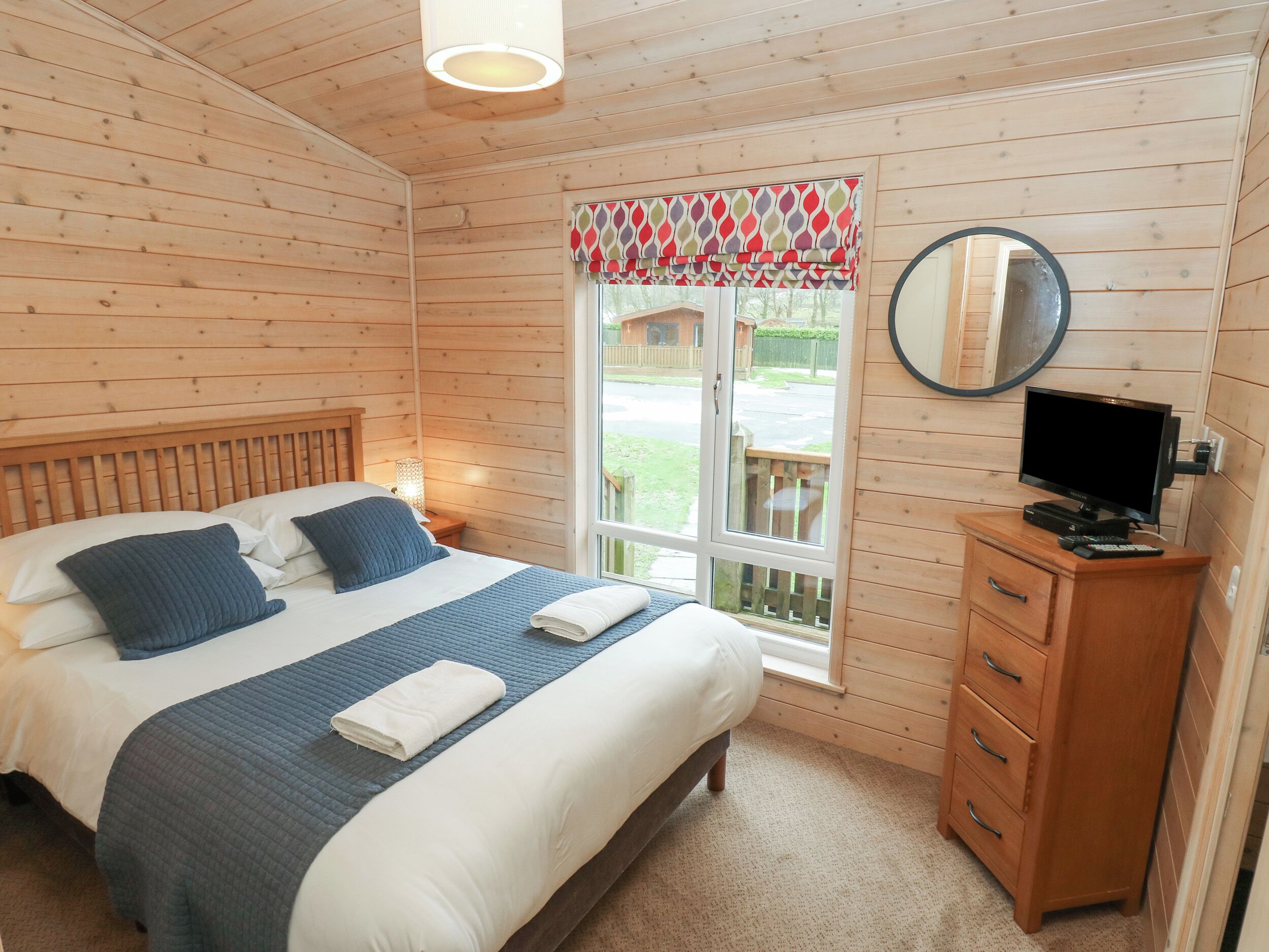 2 phòng ngủ, trang trí khác biệt 