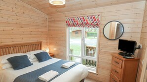 Unclassified image, 3 of 34, button - Dovestone Secluded Luxury Lodges - Pets Welcome (Oldham)