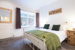 3 bedrooms, individually decorated, individually furnished, free WiFi - Dovestone Cottage (Oldham)