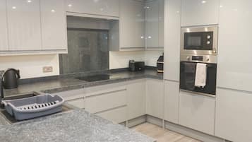 Fridge, dishwasher, electric kettle, cookware/dishes/utensils