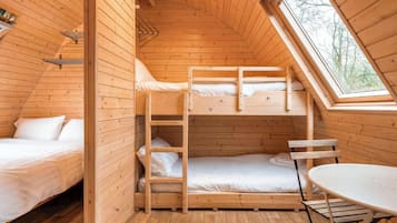 1 quarto, individualmente decorados, individualmente mobiliados