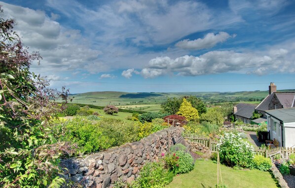 Property grounds - Braeside (Wooler)