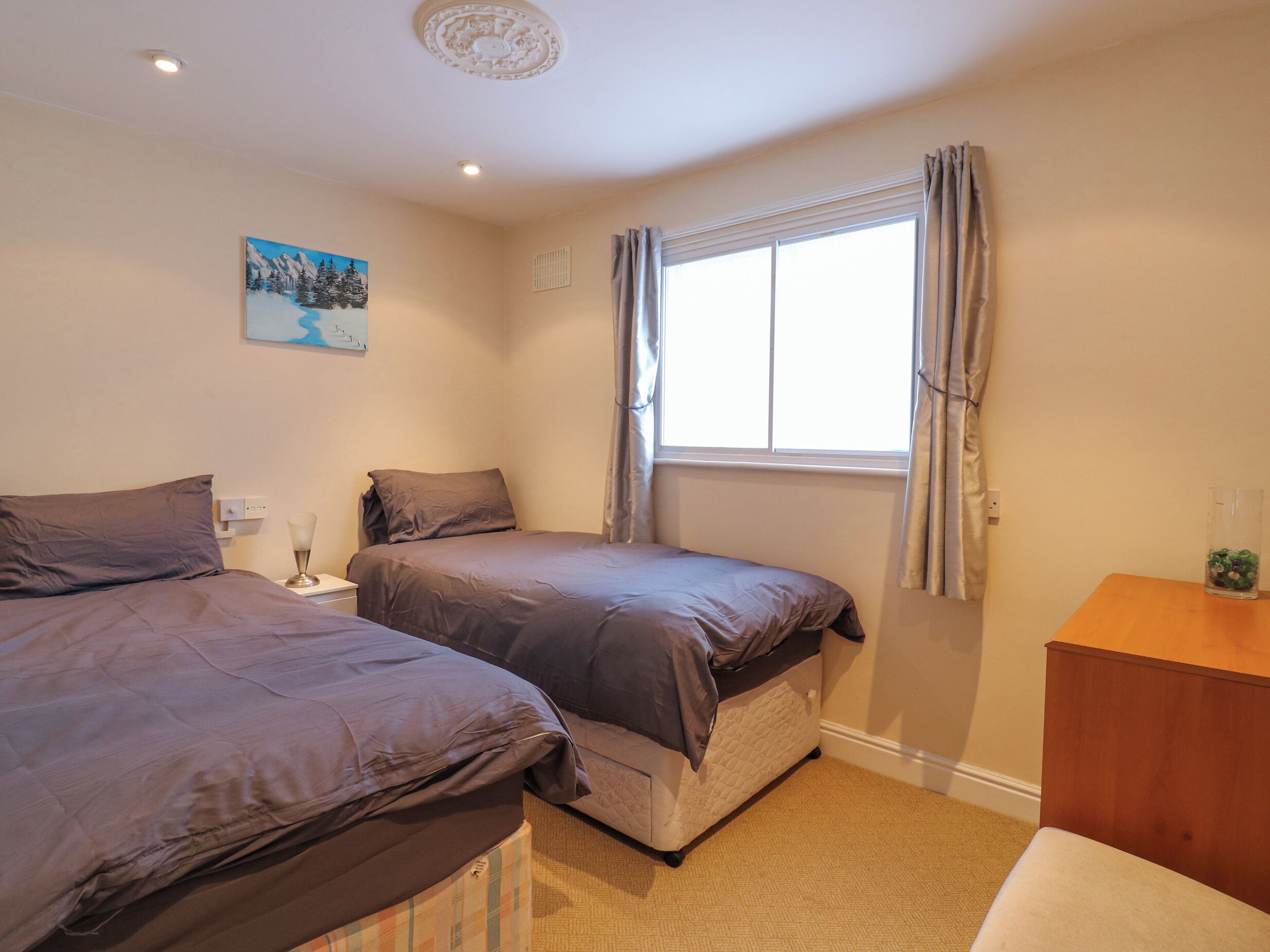 4 bedrooms, individually decorated, individually furnished, free WiFi