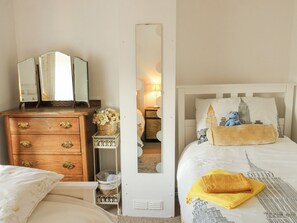 3 bedrooms, individually decorated, individually furnished, free WiFi