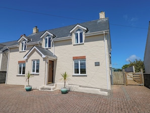 Exterior - Llain Gwynfor (Haverfordwest)