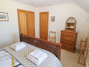 4 habitaciones, decoración personalizada y muebles diferentes 