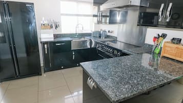 Fridge, dishwasher, electric kettle, cookware/dishes/utensils