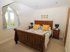 4 makuuhuonetta, yksilöllisesti sisustettu, yksilöllisesti kalustettu