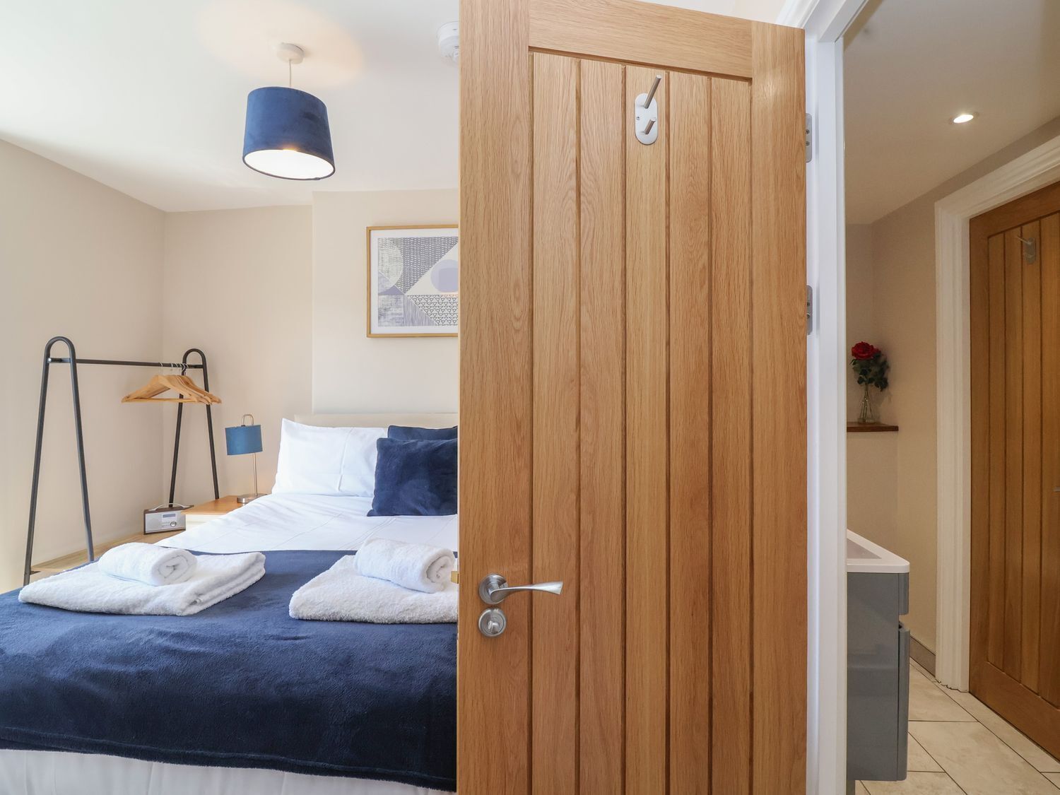 7 bedrooms, individually decorated, individually furnished