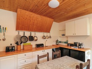 Fridge, dishwasher, toaster, cookware/dishes/utensils - Holyrood Lodge (Bridlington)