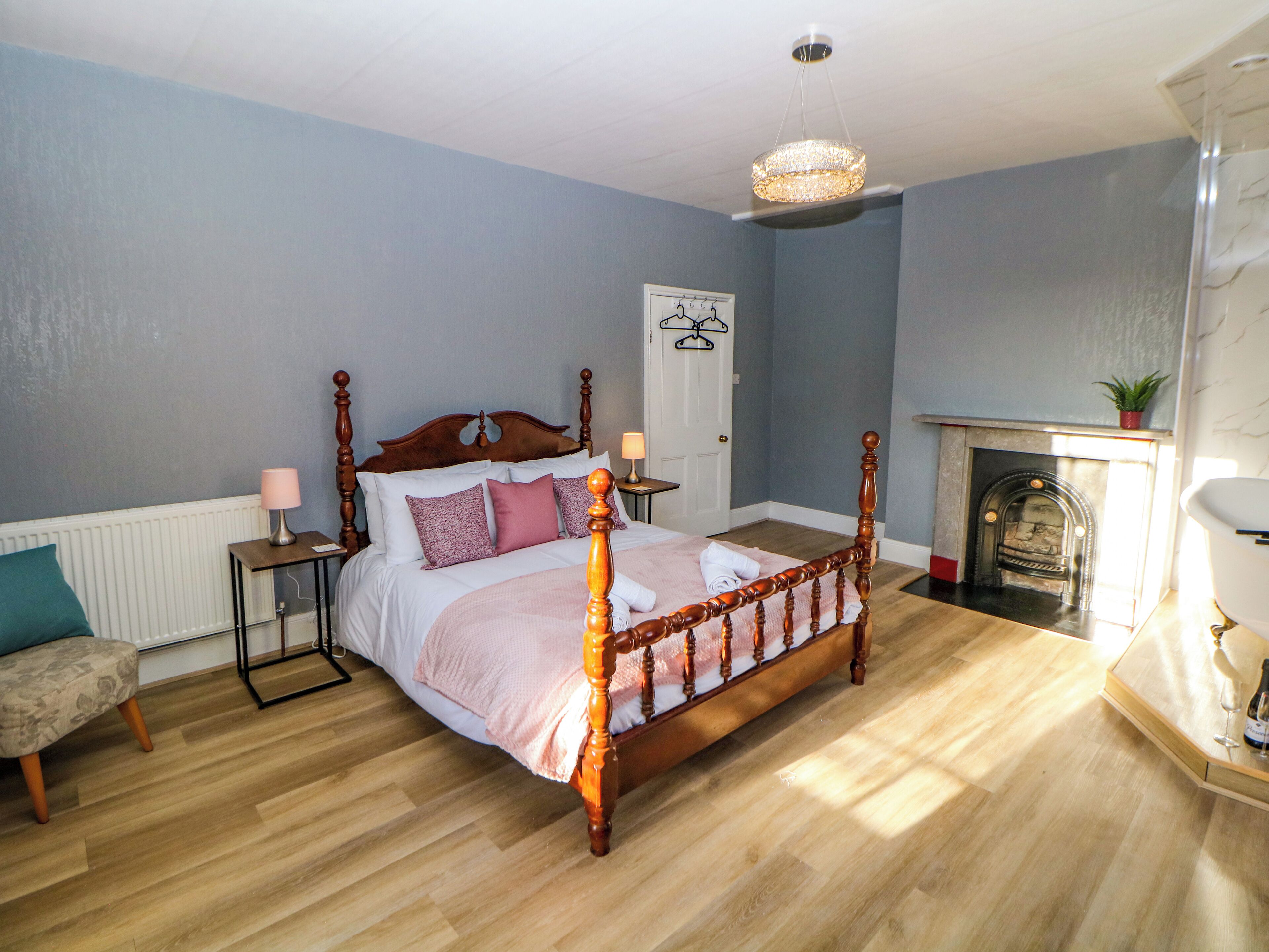 5 bedrooms, individually decorated, individually furnished, free WiFi