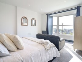 7 bedrooms, individually decorated, individually furnished, free WiFi