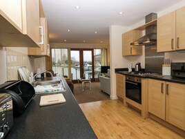 冰箱、洗碗机、电热水壶、厨具/餐具