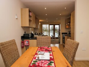 Dining - 4 Teal House (Carnforth)