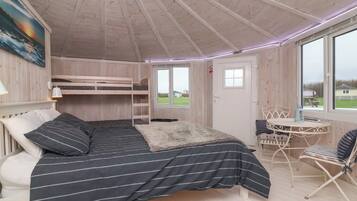 1 Schlafzimmer, individuell dekoriert, individuell eingerichtet