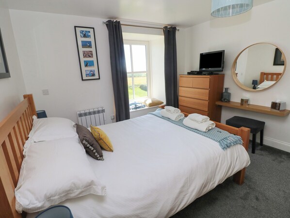 1 bedroom, individually decorated, individually furnished, free WiFi - Grassholm View (Haverfordwest)