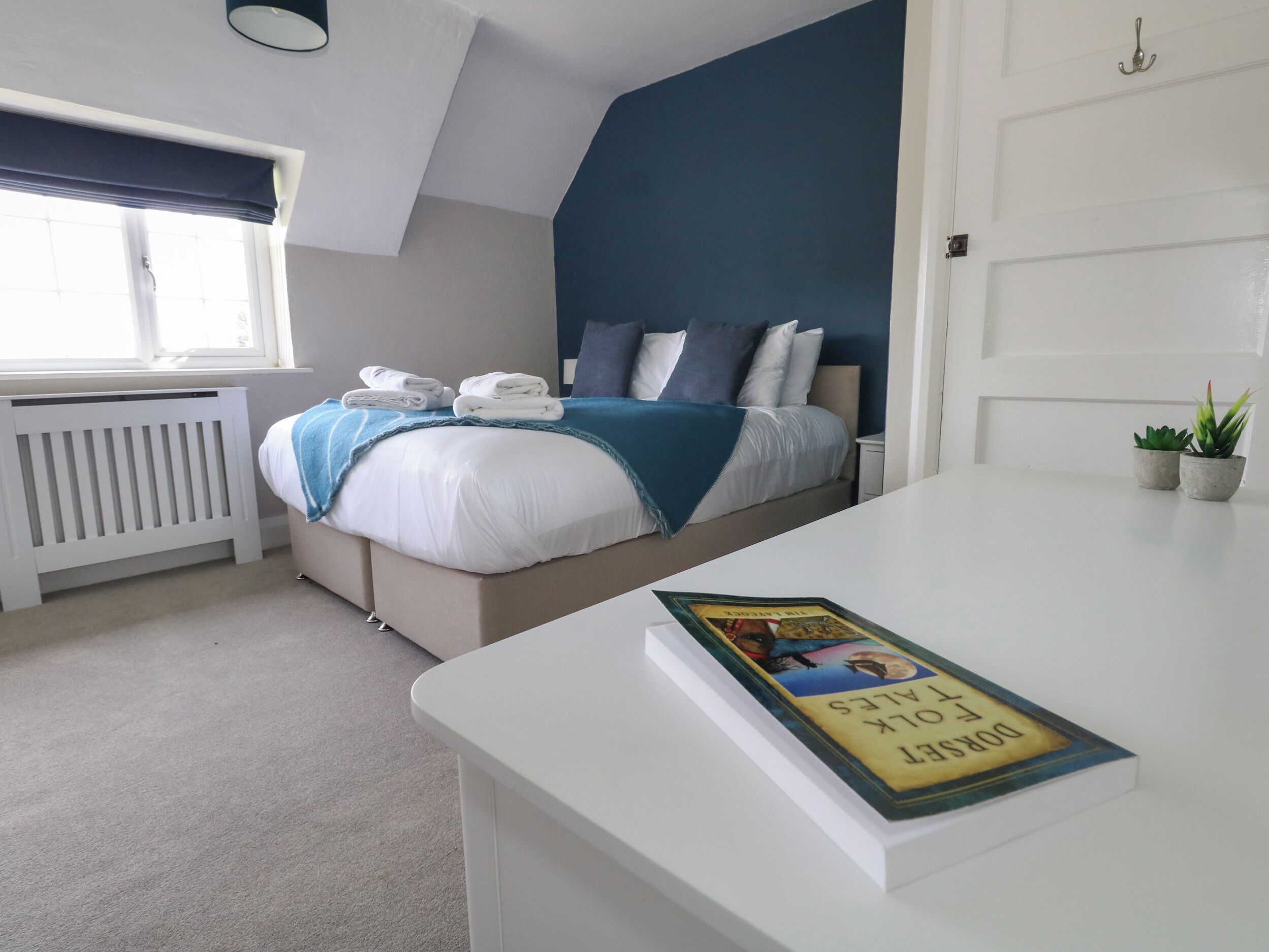 3 habitaciones, decoración personalizada y muebles diferentes 