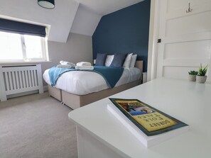 3 quartos, individualmente decorados, individualmente mobiliados