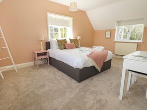 3 quartos, individualmente decorados, individualmente mobiliados