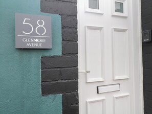 Exterior detail - Glenmore (Plymouth)