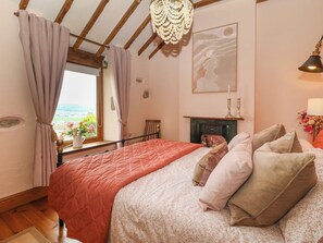 2 bedrooms, individually decorated, individually furnished, free WiFi