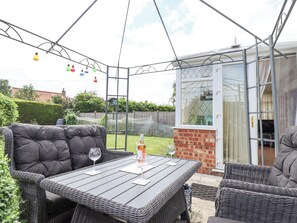 Outdoor dining - Daisy Cottage (Lincoln)