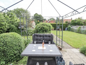 Outdoor dining - Daisy Cottage (Lincoln)