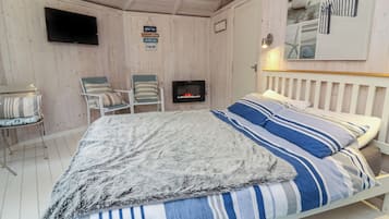 1 bedroom, individually decorated, individually furnished