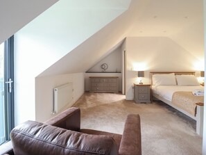 2 bedrooms, individually decorated, individually furnished, free WiFi
