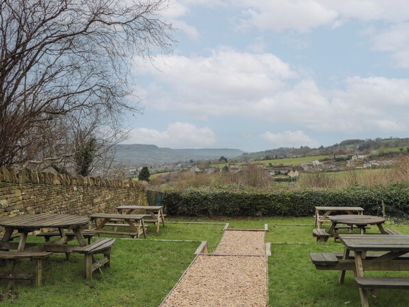 รับประทานอาหารกลางแจ้ง