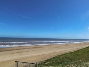 Beach nearby - The Sea Lodge (Norwich)