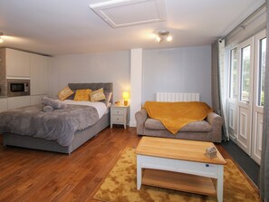 1 bedroom, individually decorated, individually furnished, free WiFi - Spitfire Lodge (Market Drayton)