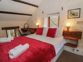 2 bedrooms, individually decorated, individually furnished, free WiFi