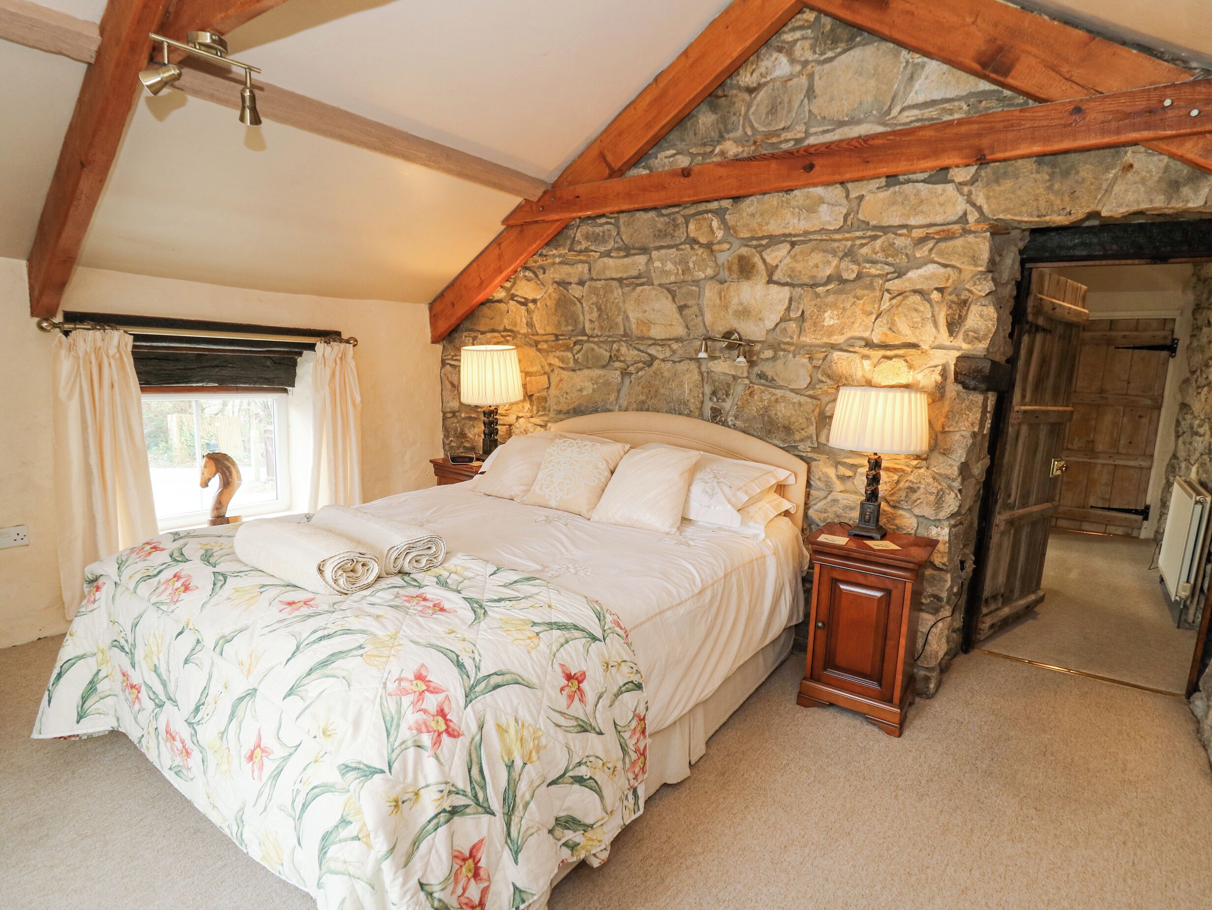 6 室のベッドルーム、客室ごとに異なる装飾、客室ごとに異なるインテリア、WiFi (無料)