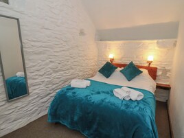 4 bedrooms, individually decorated, individually furnished, free WiFi