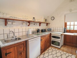 Refrigerador, lavavajillas, tetera/pava eléctrica, tostadora