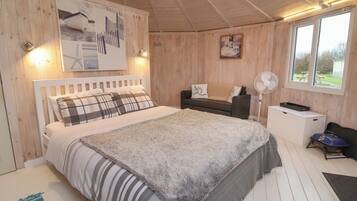 1 bedroom, individually decorated, individually furnished