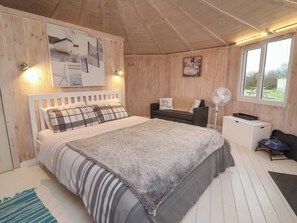 1 Schlafzimmer, individuell dekoriert, individuell eingerichtet