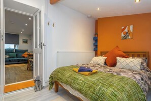 1 bedroom, individually decorated, individually furnished, free WiFi - Duck Tavern Annexe (Rhosgoch)