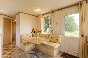 Interior - Duck Tavern Static (Rhosgoch)