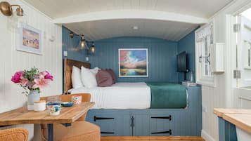 1 bedroom, individually decorated, individually furnished, free WiFi