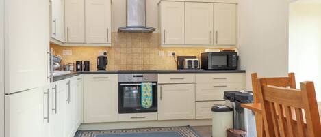 Dishwasher, electric kettle, toaster, cookware/dishes/utensils