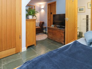 1 bedroom, individually decorated, individually furnished, free WiFi