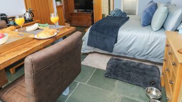 1 habitación, decoración personalizada y muebles diferentes