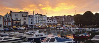 Broadstone Boathouse