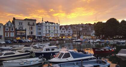 Broadstone Boathouse