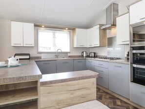 Fridge, dishwasher, electric kettle, toaster - Coniston (Carnforth)
