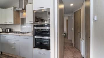 Fridge, dishwasher, electric kettle, toaster