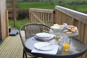 Outdoor dining - Cae Bedw (Newtown)